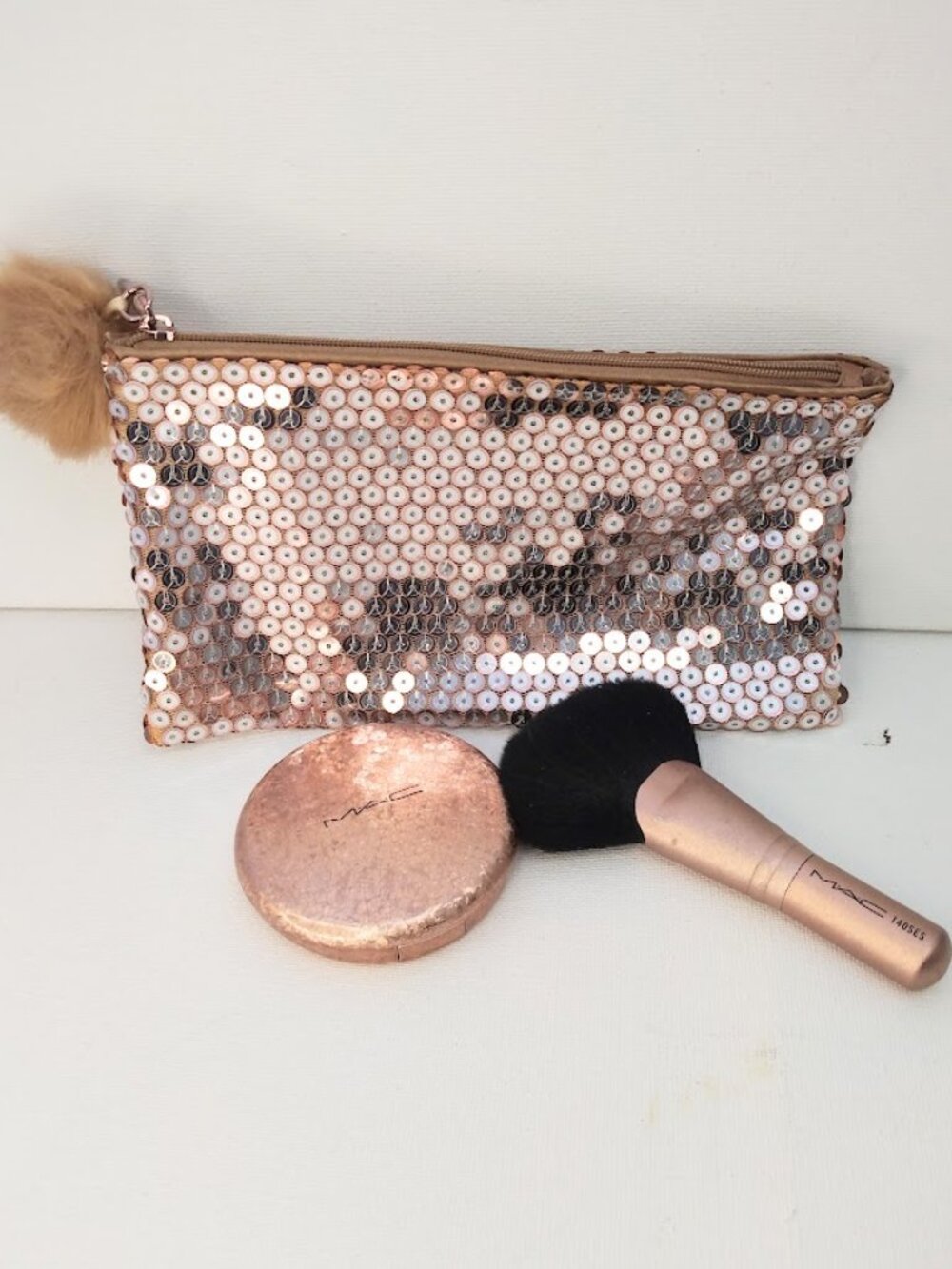 MAC Whisper of Gilt Gold Highlighter With Brush And Snow Ball Face Bag 3 pc Set